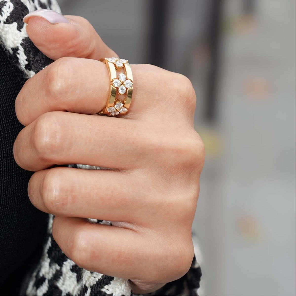 Video Thumbnail: 13 - 18k Love in Verona Open Frame Diamond Ring