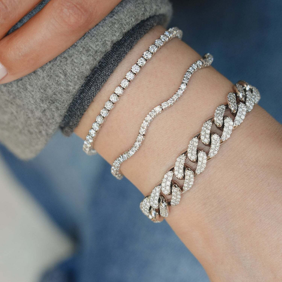 Video Thumbnail: 2 5839 8018 - Pave Diamond Curb Link Bracelet