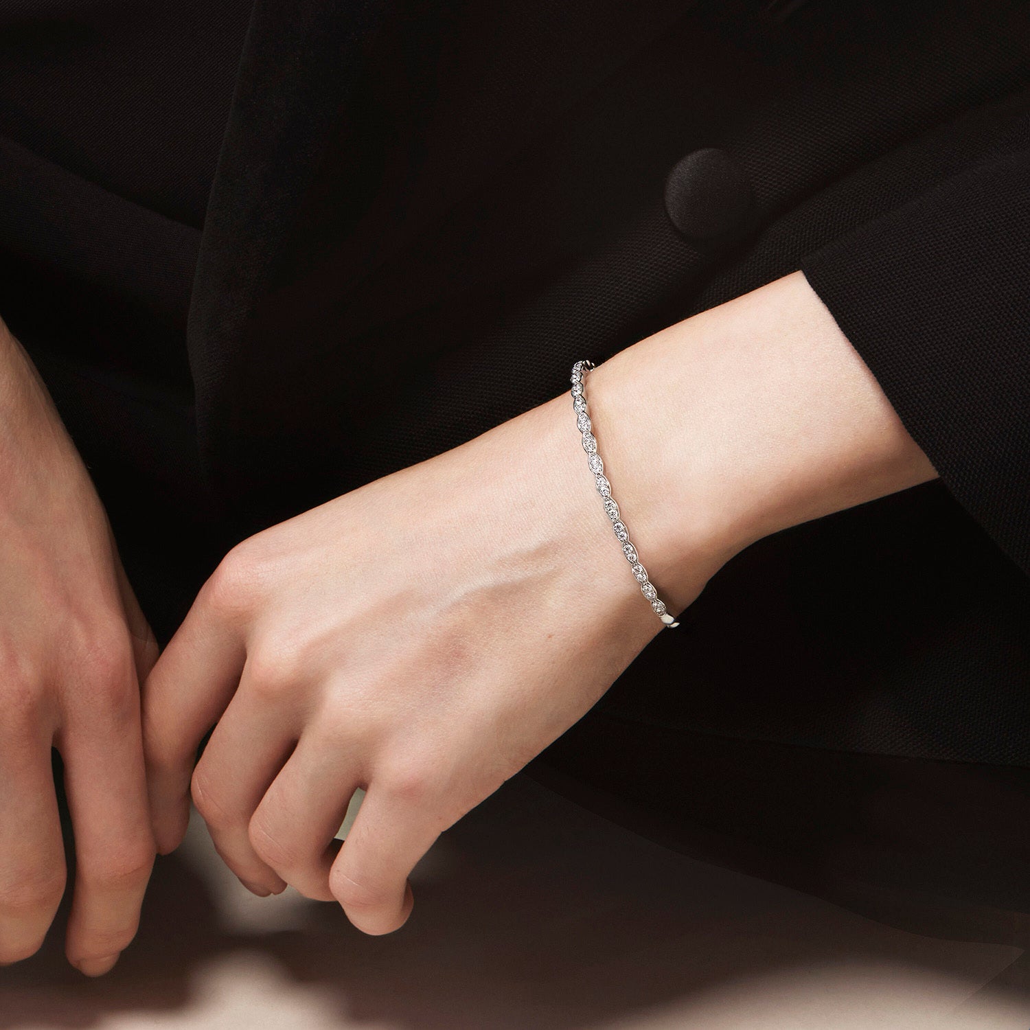 18KW Gold Lorelei Floral Diamond Bangle