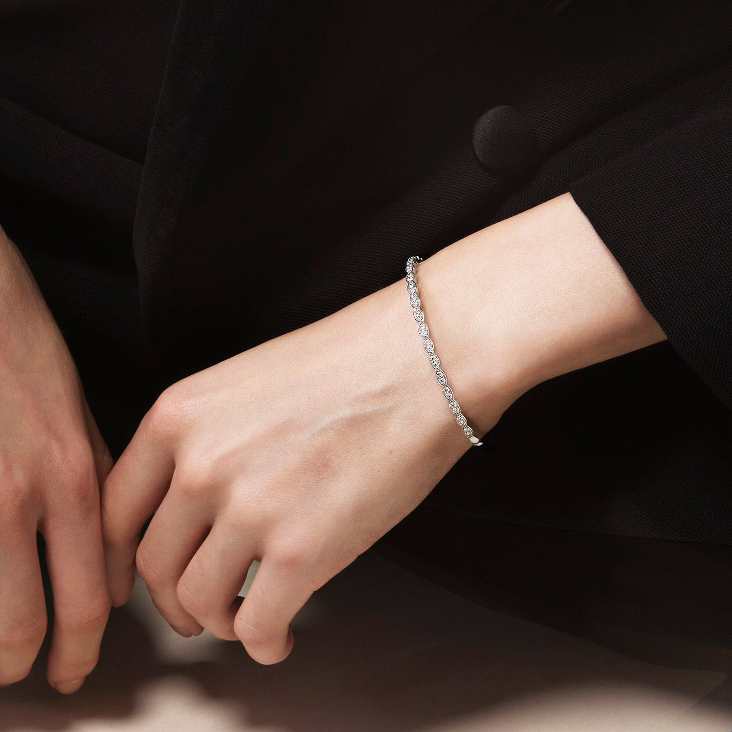 18KW Gold Lorelei Floral Diamond Bangle