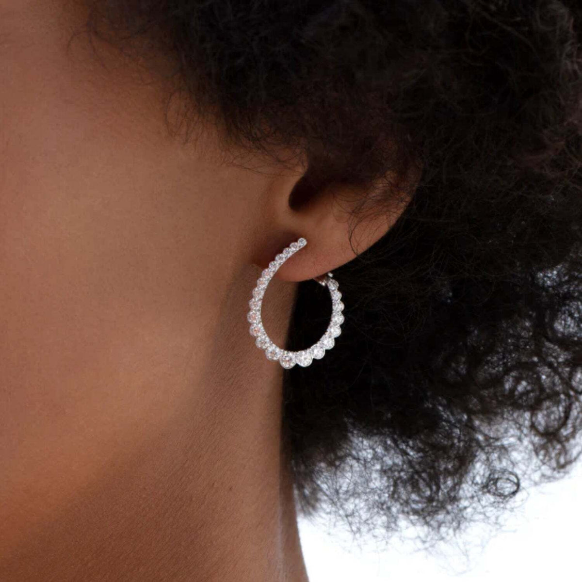 Video Thumbnail: Untitleddesign 2024 05 - Hearts on Fire Aerial Regal Diamond Hoop Earrings 1.53ctw