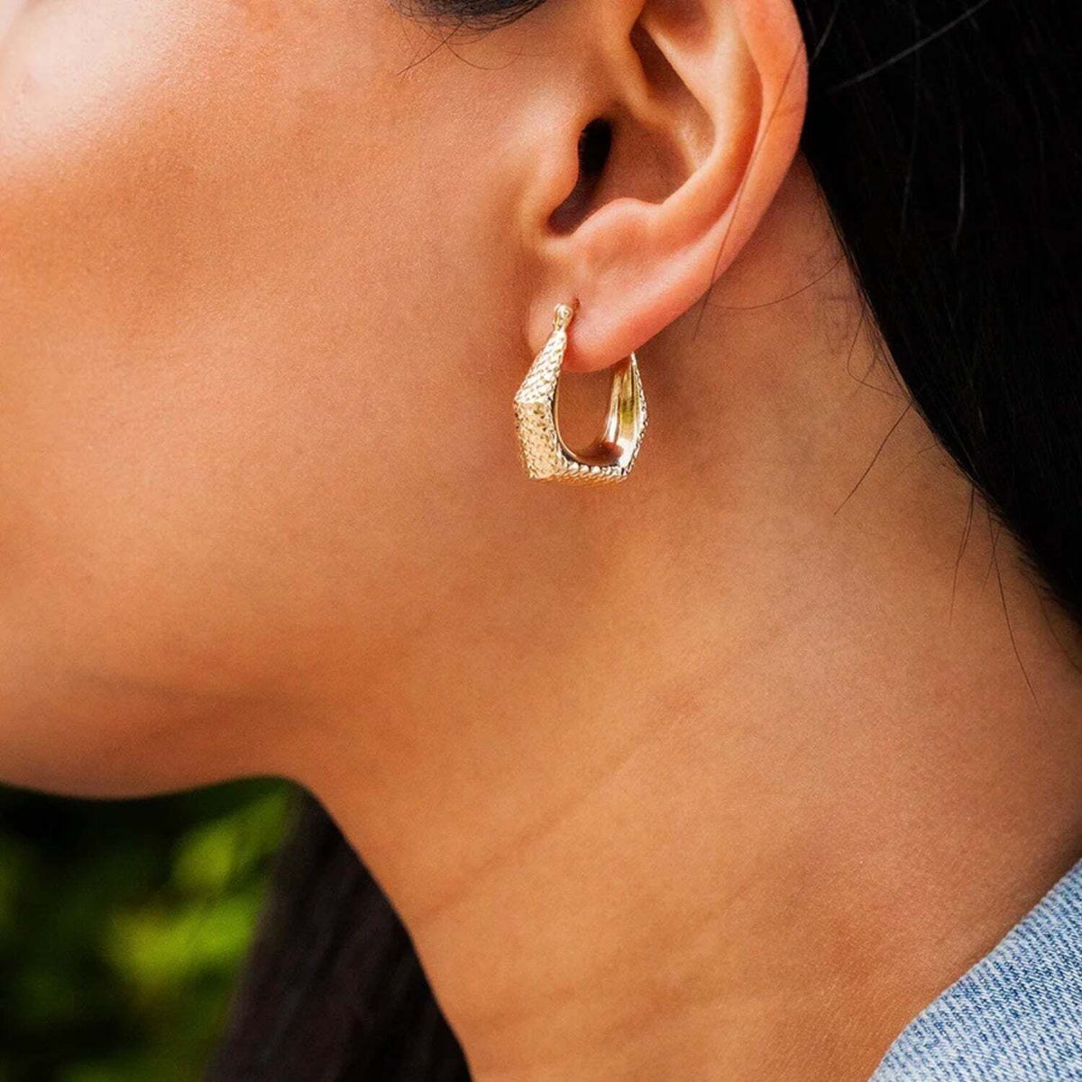Video Thumbnail: Untitleddesign 2024 05 - Fancy Geometric Hoop Earrings