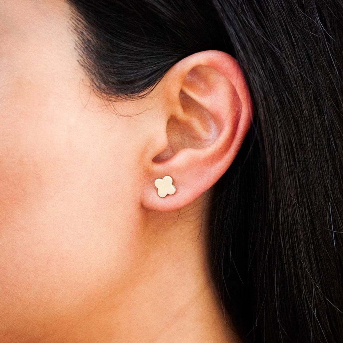 Video Thumbnail: Untitleddesign 2024 05 - Gold Clover Shape Stud Earrings