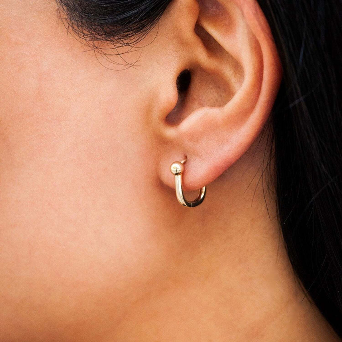 Video Thumbnail: Untitleddesign 2024 05 - Gold Oval Huggie Earrings