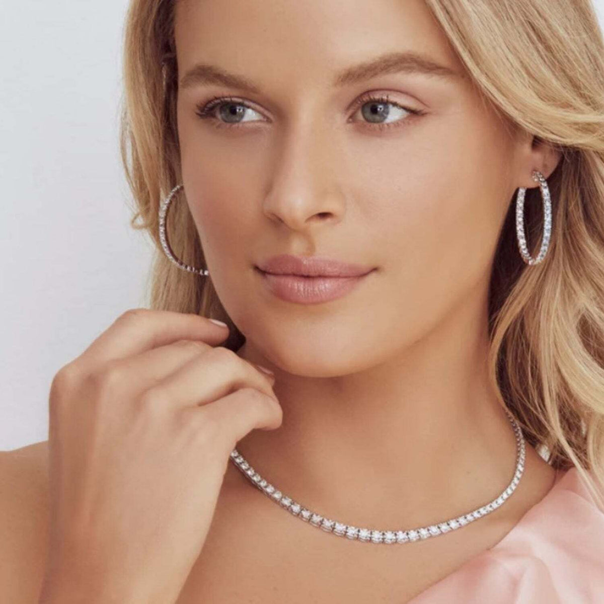 Video Thumbnail: Untitleddesign 2024 06 - 14k Gold Diamond Tennis Choker Necklace