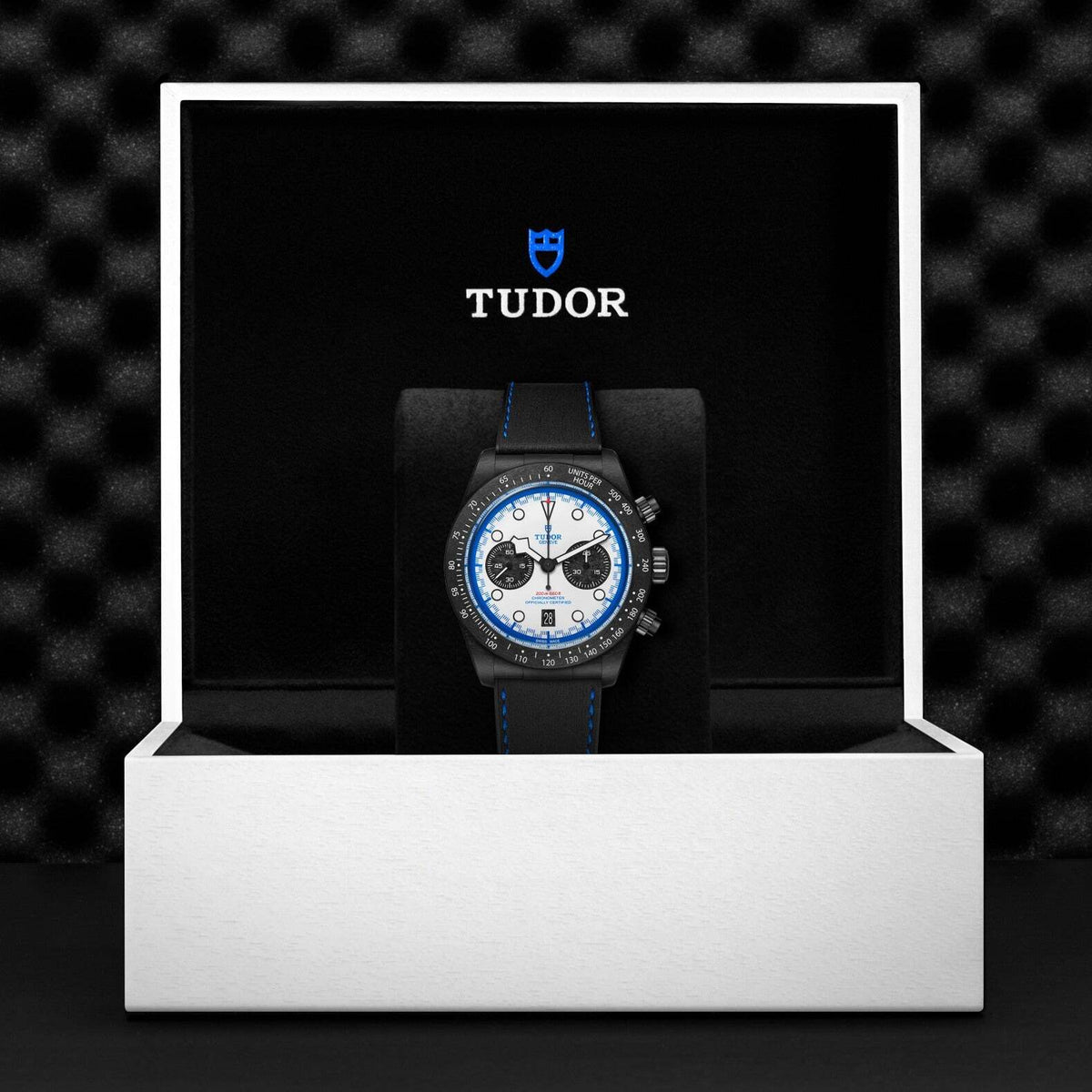 Video Thumbnail: 0001 Presentationbox Std - Tudor Black Bay Chrono "carbon 25' M79377kn-0001