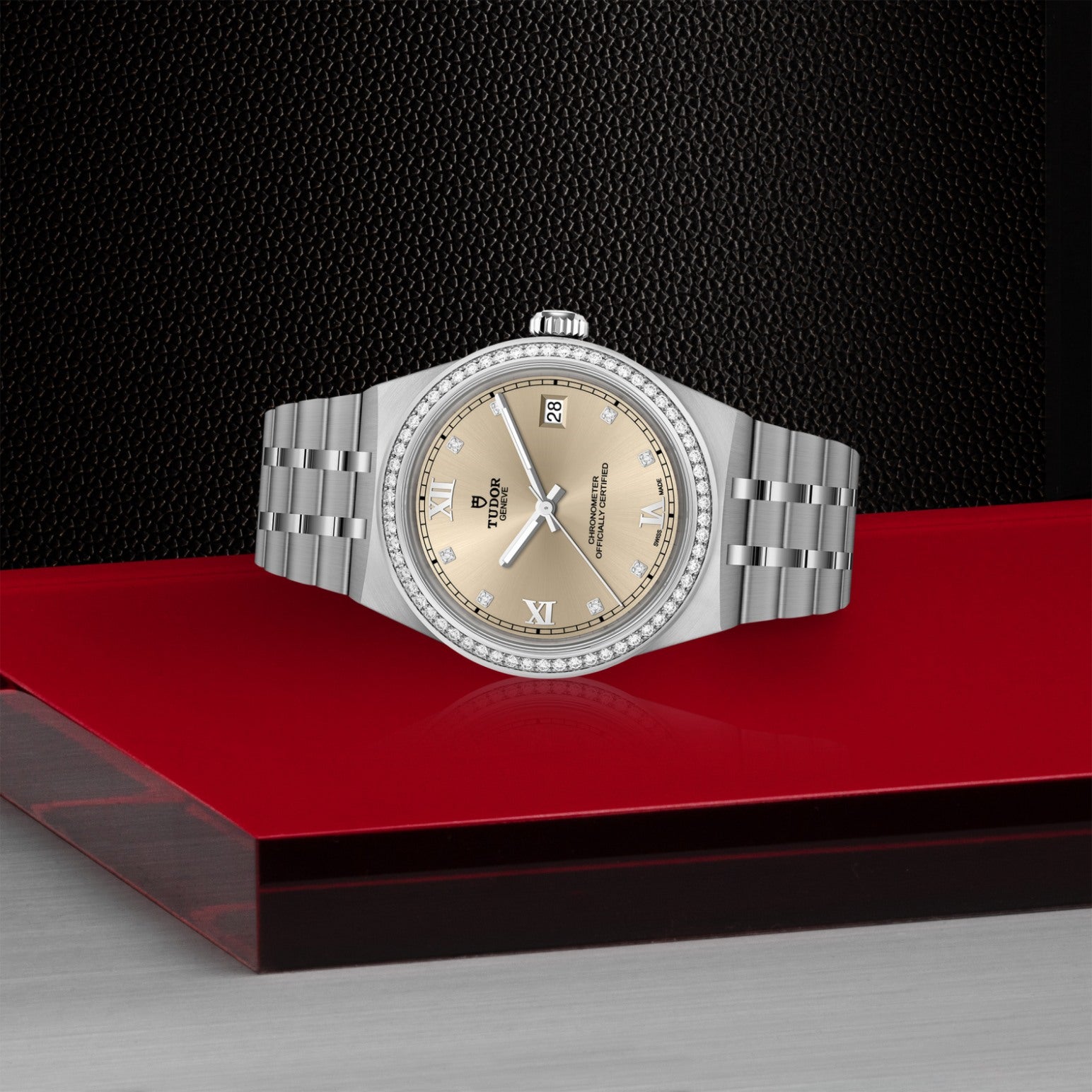 Video Thumbnail: Tudor 0001 4332 - Tudor Royal M2836c1s0-0001