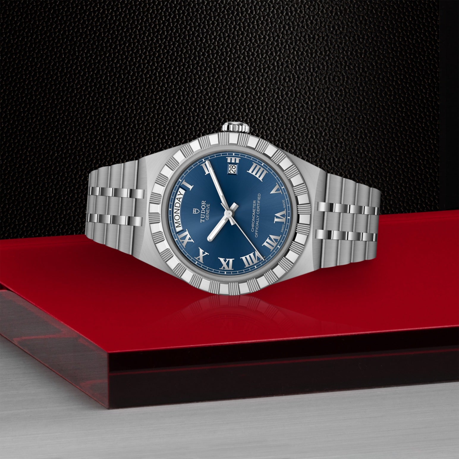 Video Thumbnail: Tudor 0002 - Tudor Royal M2840d1a0-0002