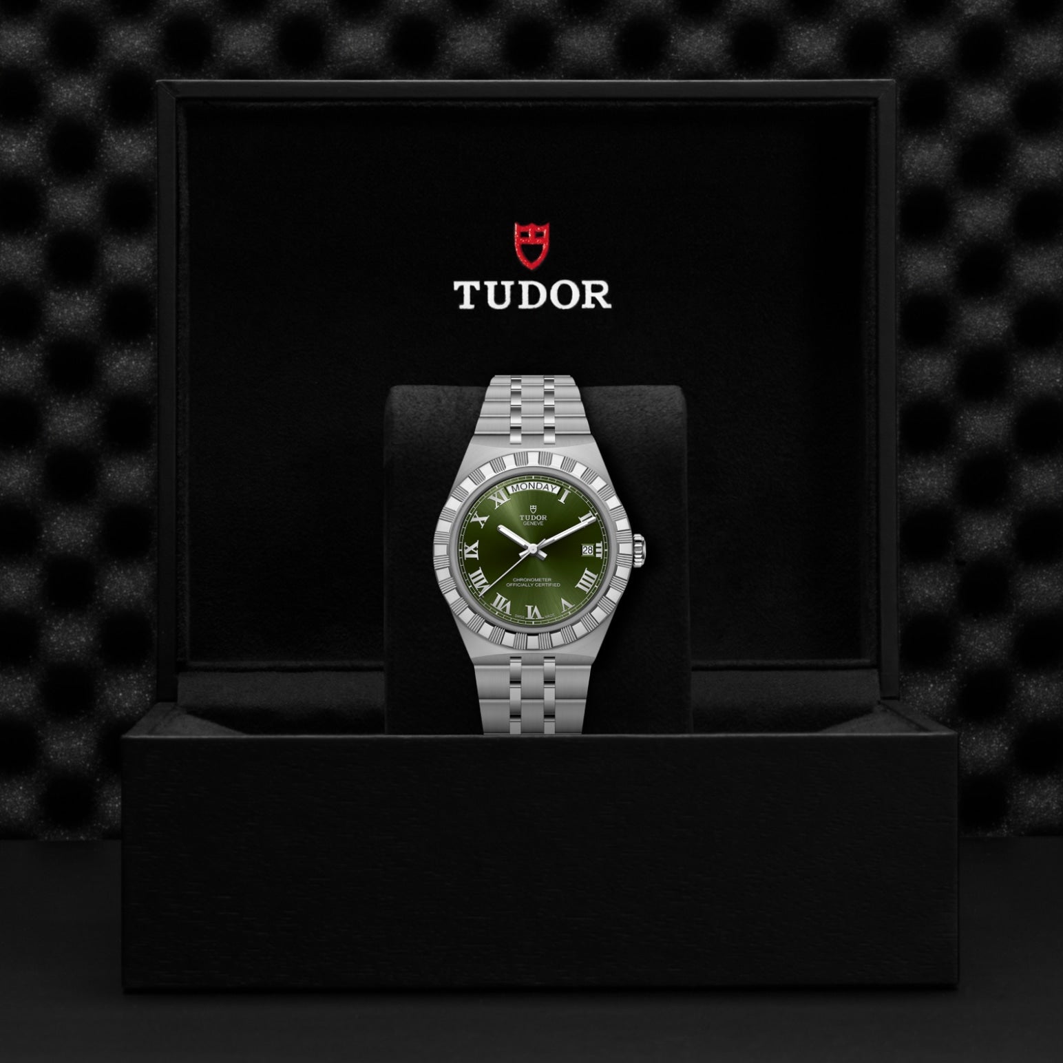 Video Thumbnail: Tudor 0003 - Tudor Royal M2840d1a0-0003