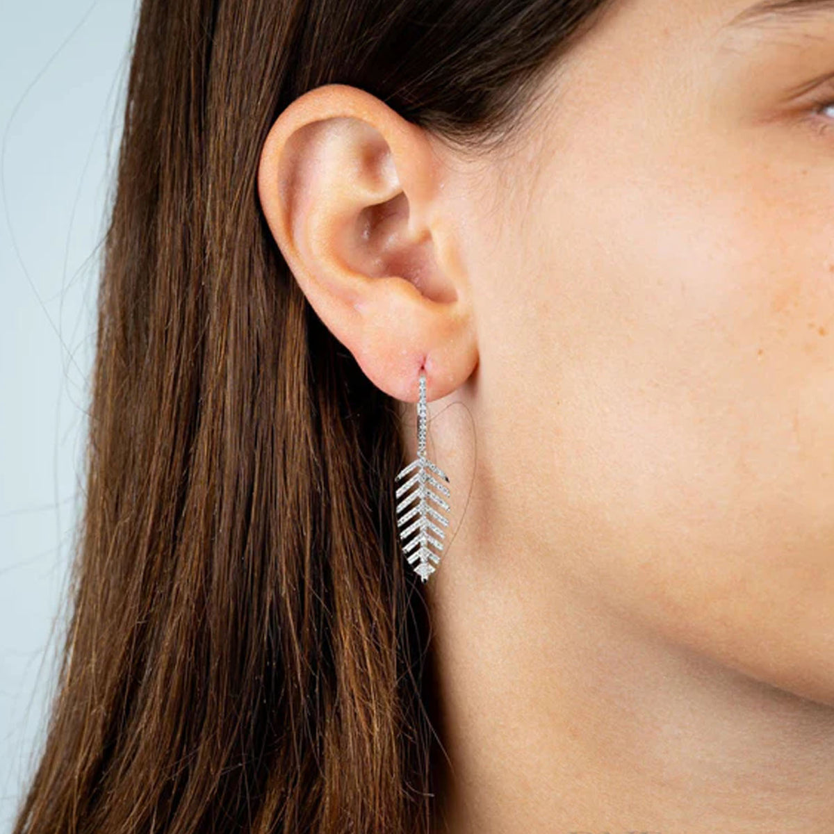 14K White Gold Leaf Dangle Earrings 0.44cttw