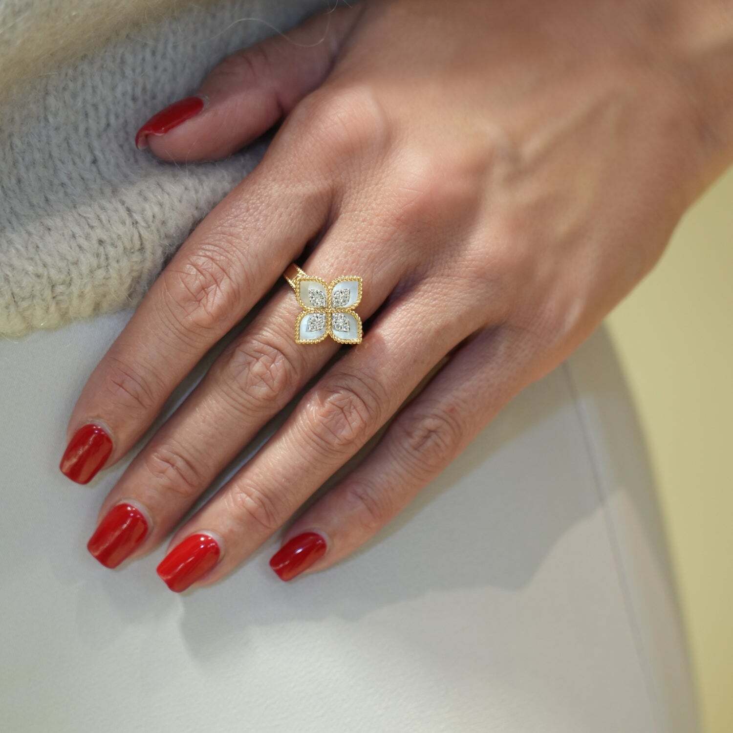 18K Rose Gold Princess Flower Mother Of Pearl Diamond Ring