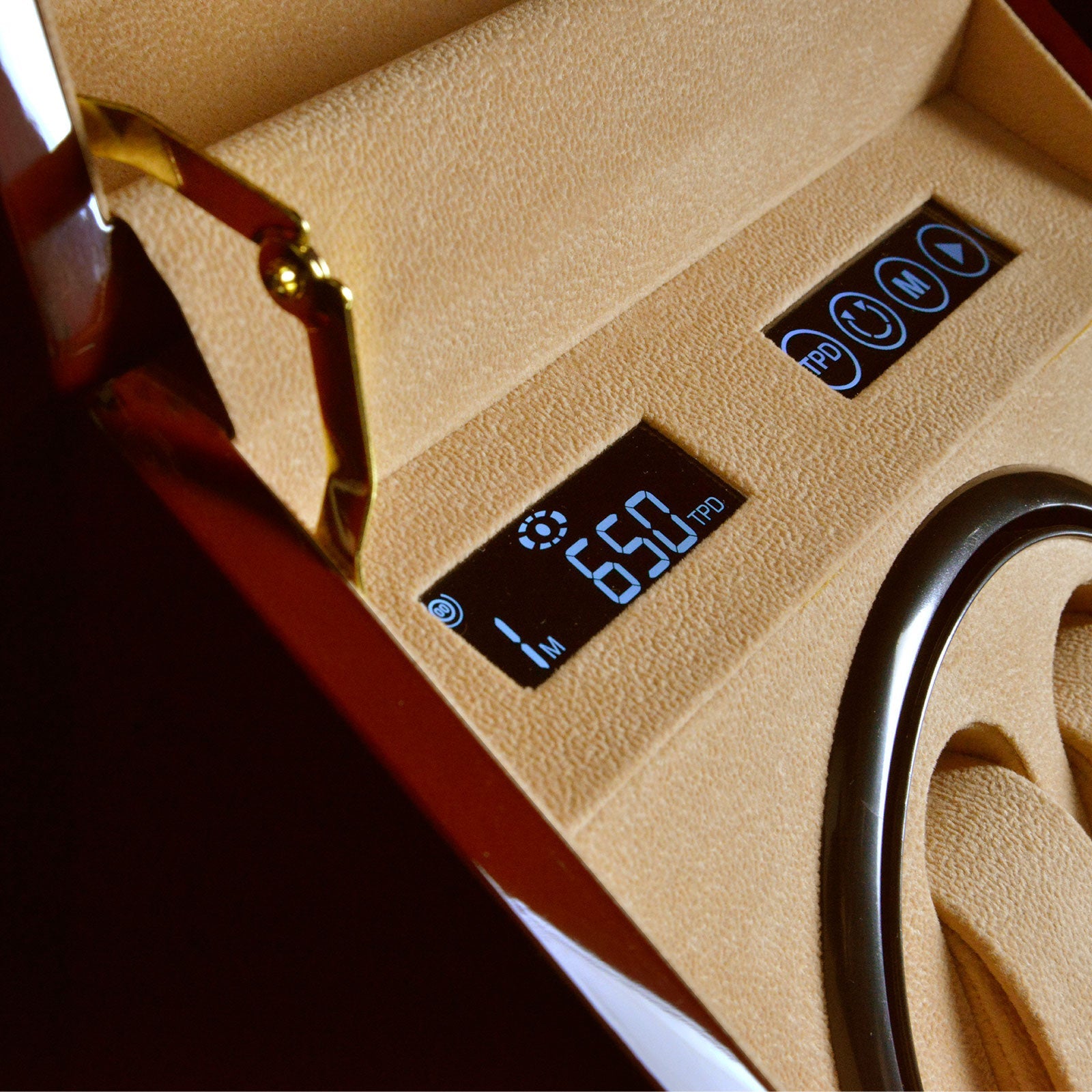 Video Thumbnail: 70005 43 D 02 - Designhütte Monaco Watch Winder in Burl Wood for 2 Watches