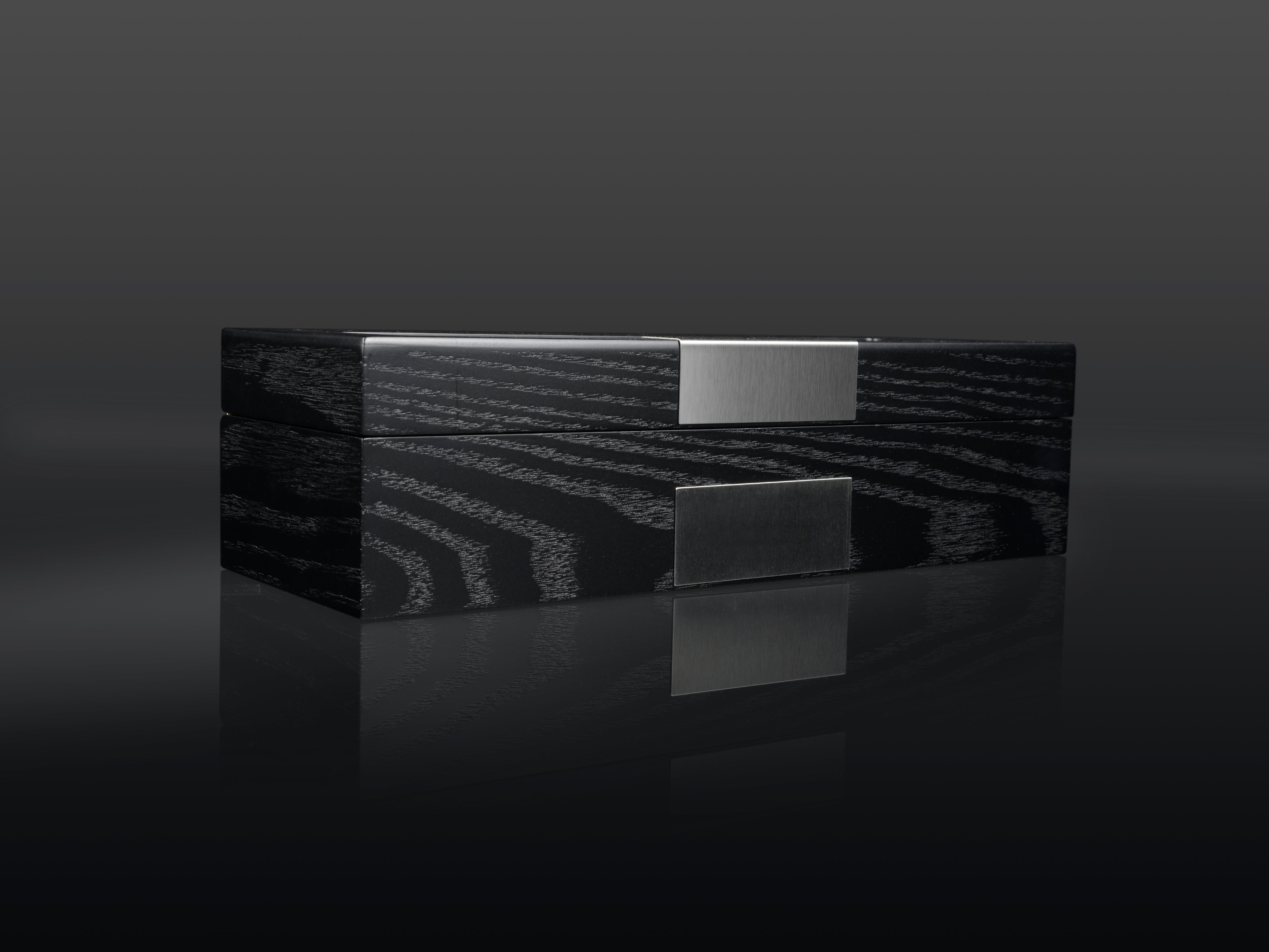 Video Thumbnail: 70019 107 a 01 - Monteray 5 Watches Black Watch Box