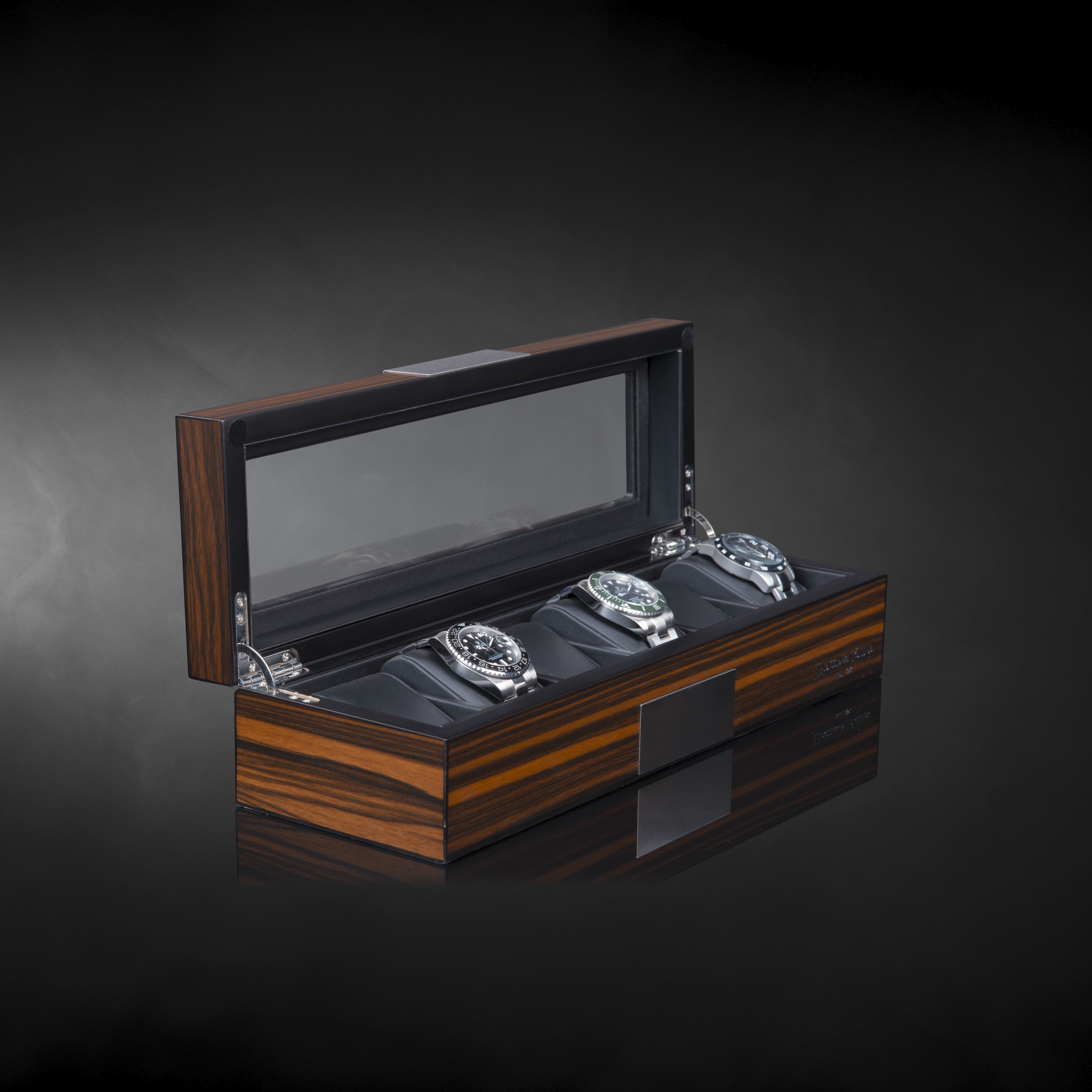 Video Thumbnail: 70019 184 159 a 01 - Vegas 6 Watches Wood Watch Box