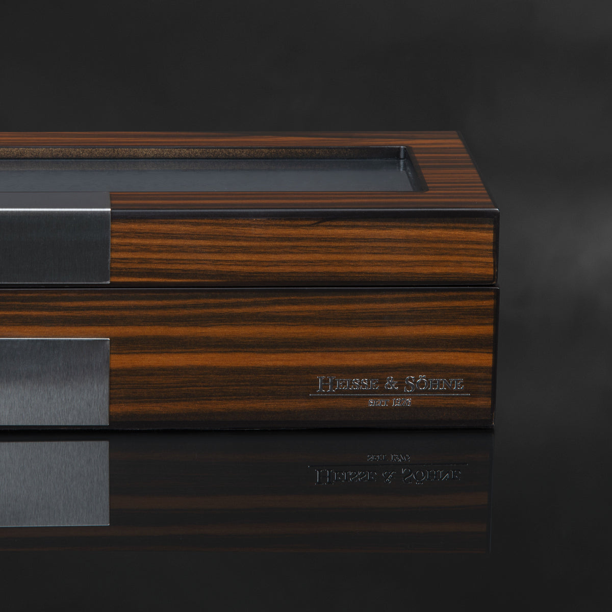Video Thumbnail: 70019 184 159 D 02 - Vegas 6 Watches Wood Watch Box