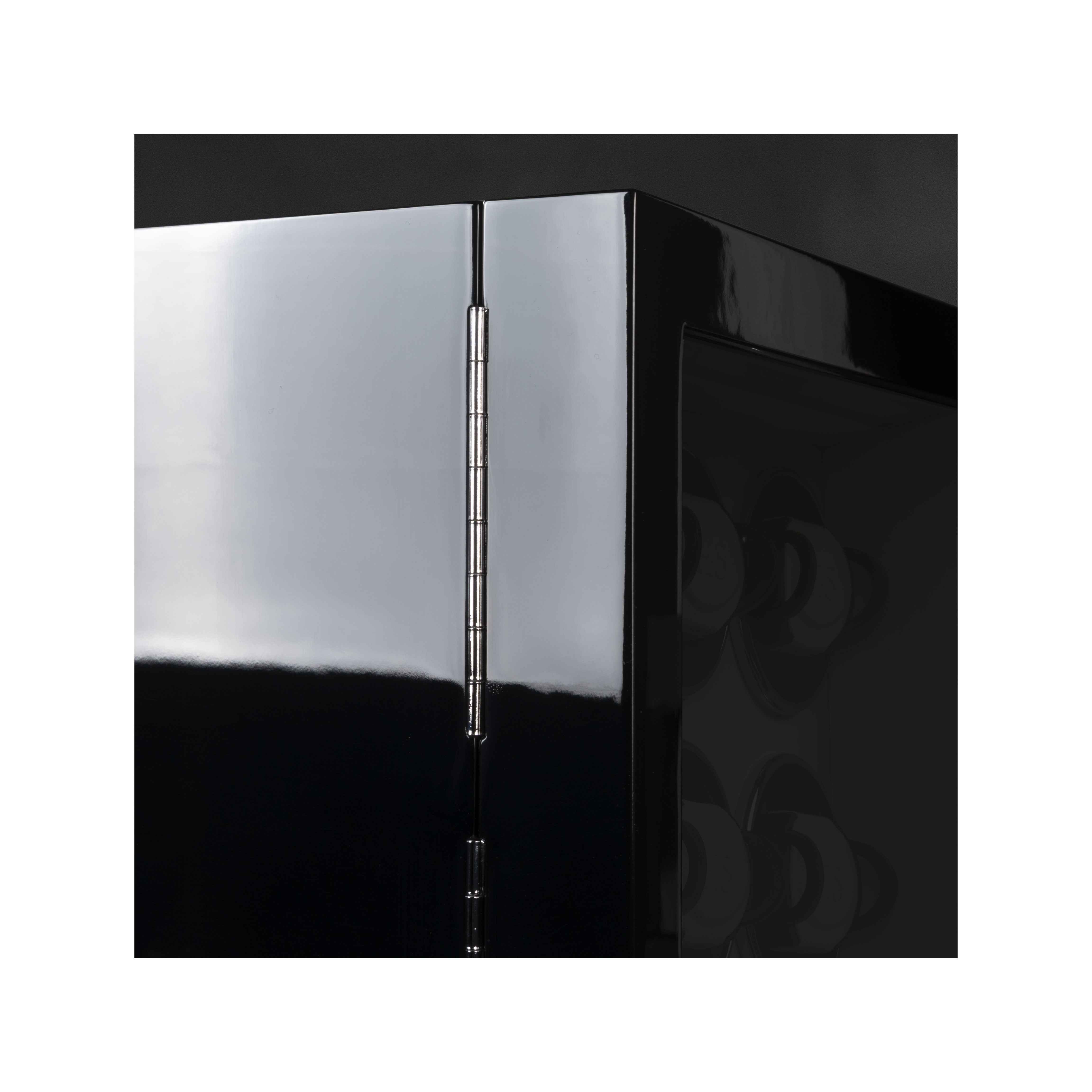 Video Thumbnail: 70019 235 11 D 04 - Heisse &amp; Söhne Collector Watch Winder for 16 Watches in Black &amp; Cream