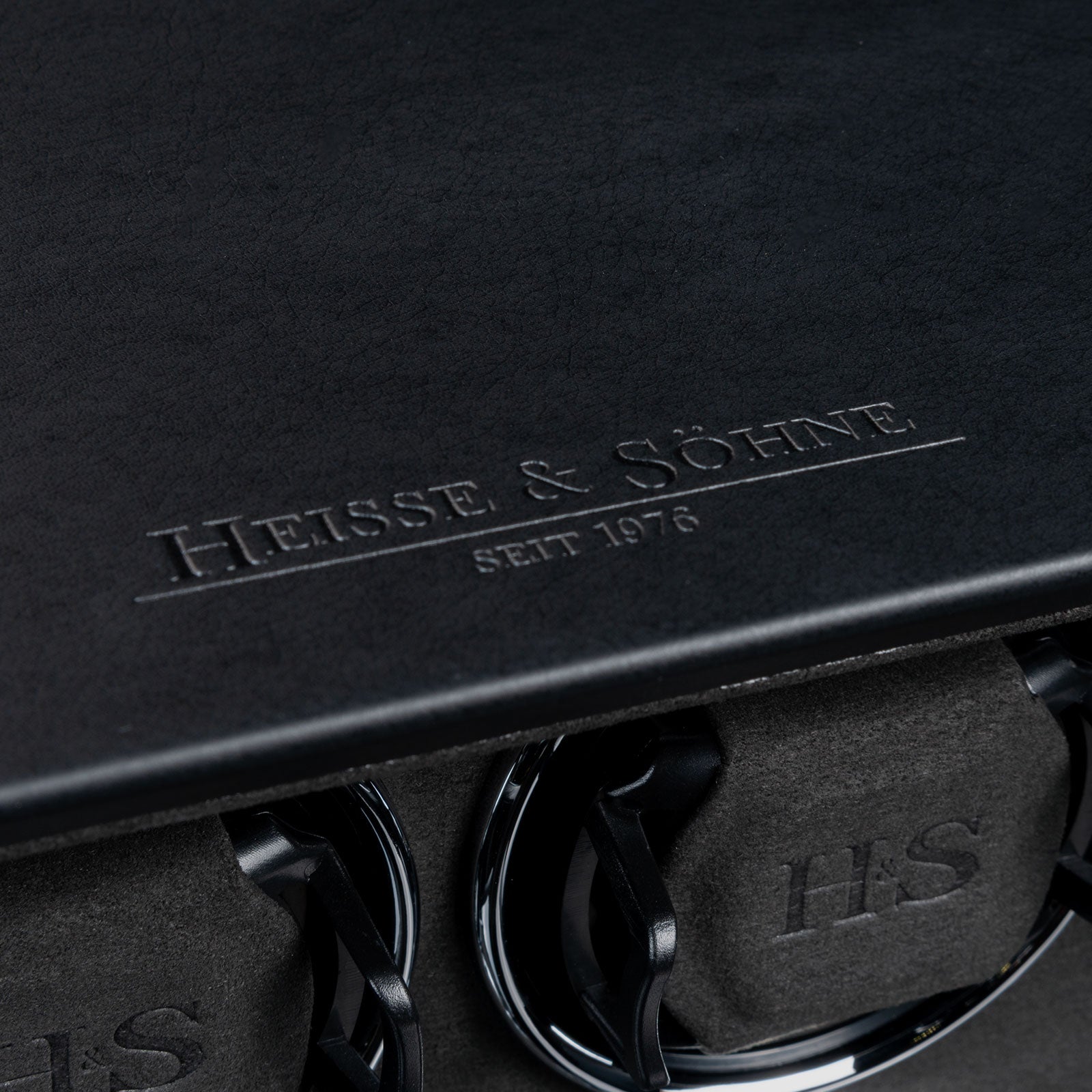 Watch Guard 16 Black