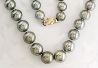 Video Thumbnail: Tahitian Graduated Pearl Necklace