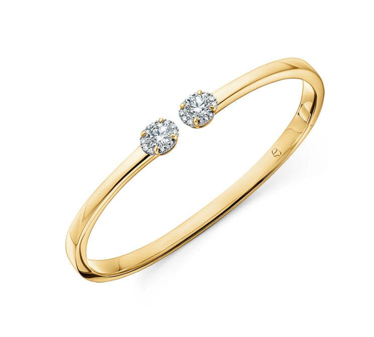 Video Thumbnail: Hearts on Fire Ellipse Diamond Open Bangle