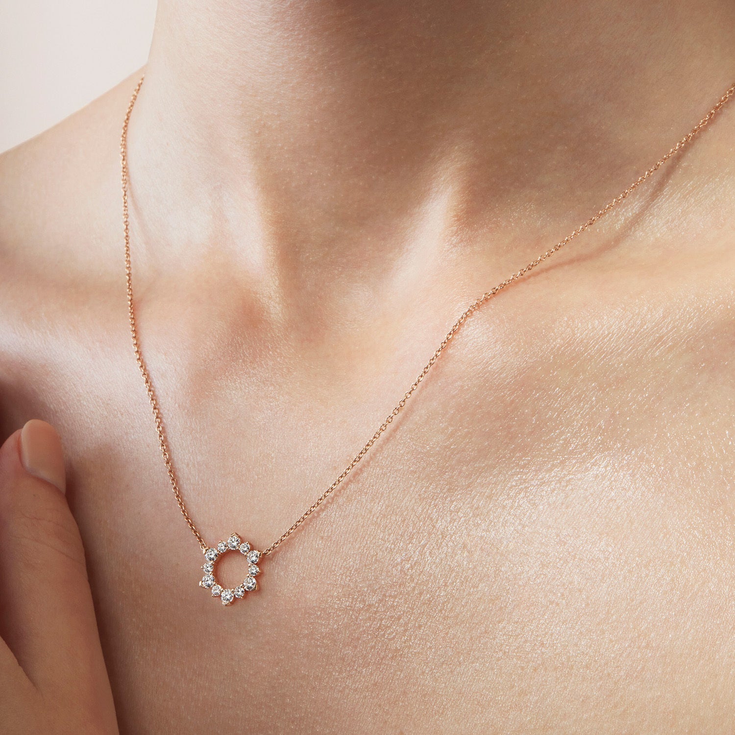 Video Thumbnail: Hearts on Fire White Aerial Eclipse Pendant 0 - 18k White Gold Aerial Eclipse Pendant