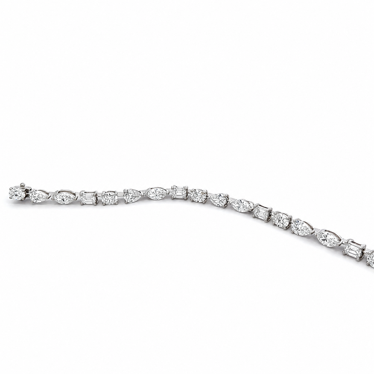 Video Thumbnail: Howard White Gold Alternating Shapes Diamond Illusion Set Bracelet 7 - Howard 18k White Gold Alternating Shapes Diamond Illusion Set Bracelet