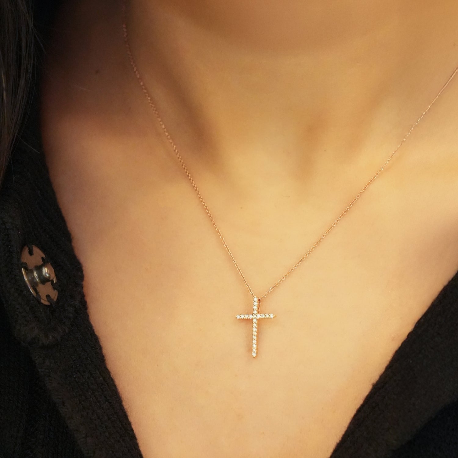 18KR Tiny Treasures Diamond Sliver Cross Necklace | Howard