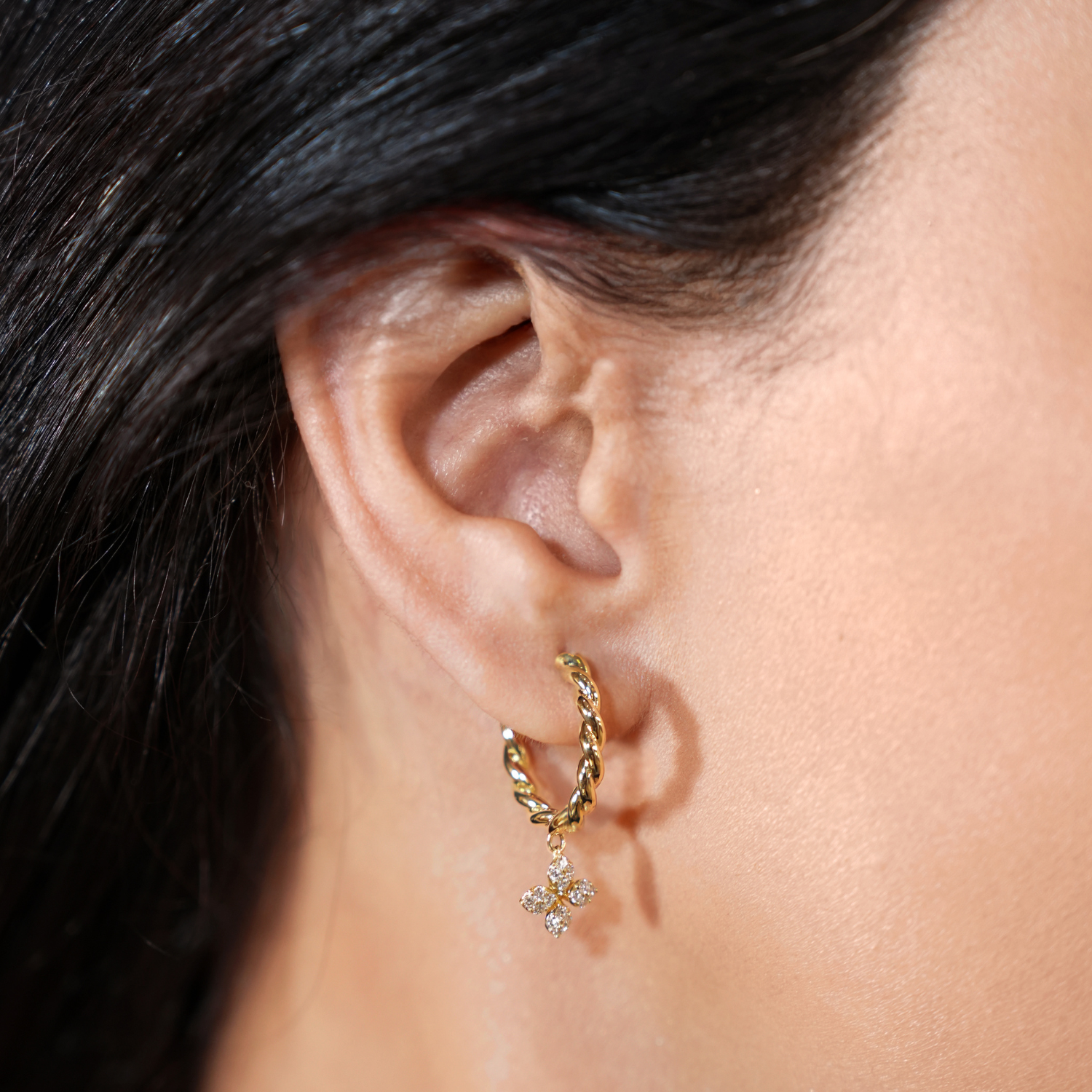 Video Thumbnail: Roberto Coin Yellow Gold Love in Verona Diamond Twist Hoop Earrings 0 Bbee - Roberto Coin 18k Yellow Gold Love in Verona Diamond Twist Hoop Earring