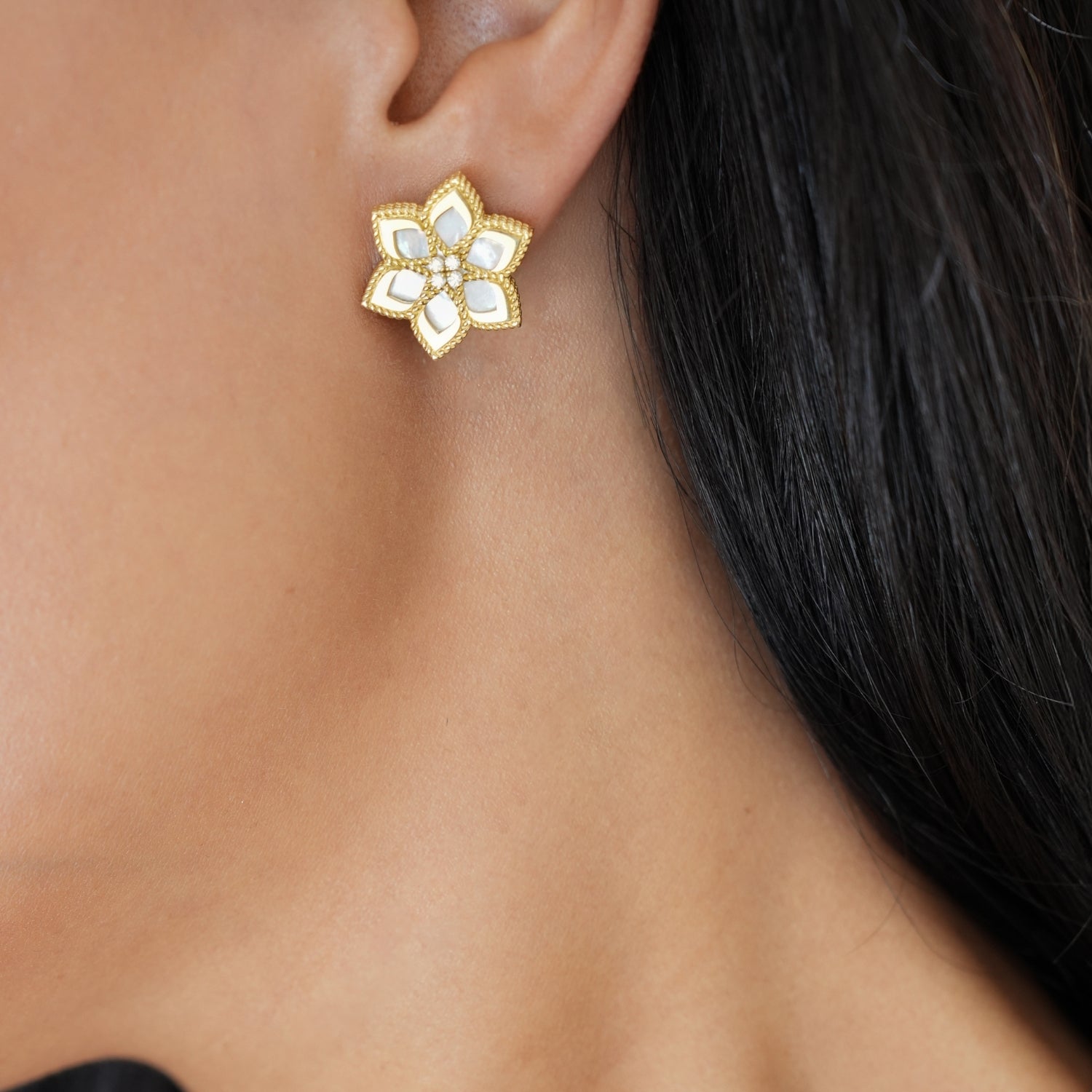 Roberto Coin 18K Yellow Gold Vernazza Diamond & Mother Of Pearl Flower Stud Earrings 0.08ctw