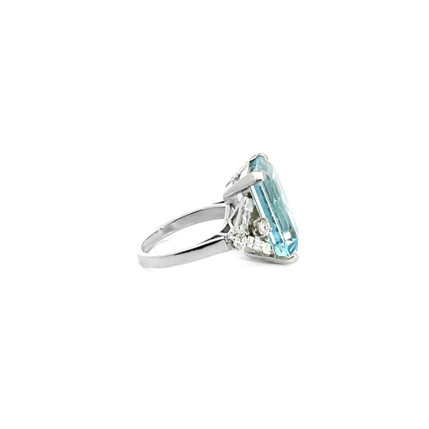 Pre-Owned Aquamarine Ring