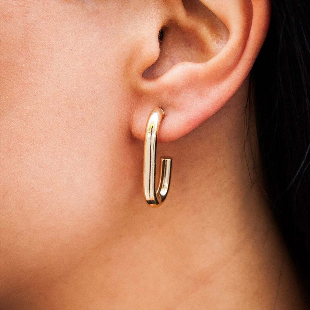 Video Thumbnail: Untitleddesign 2024 05 - Oval Huggie Earrings