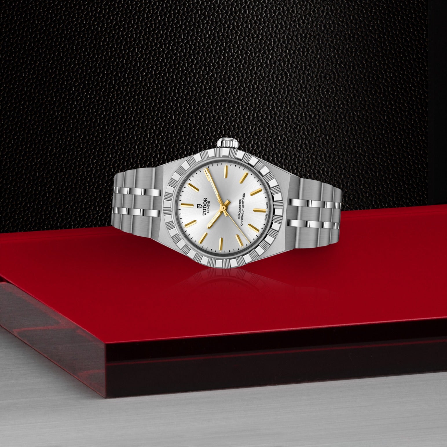 Video Thumbnail: Tudor 0002 - Tudor Royal M2830a1a0-0002