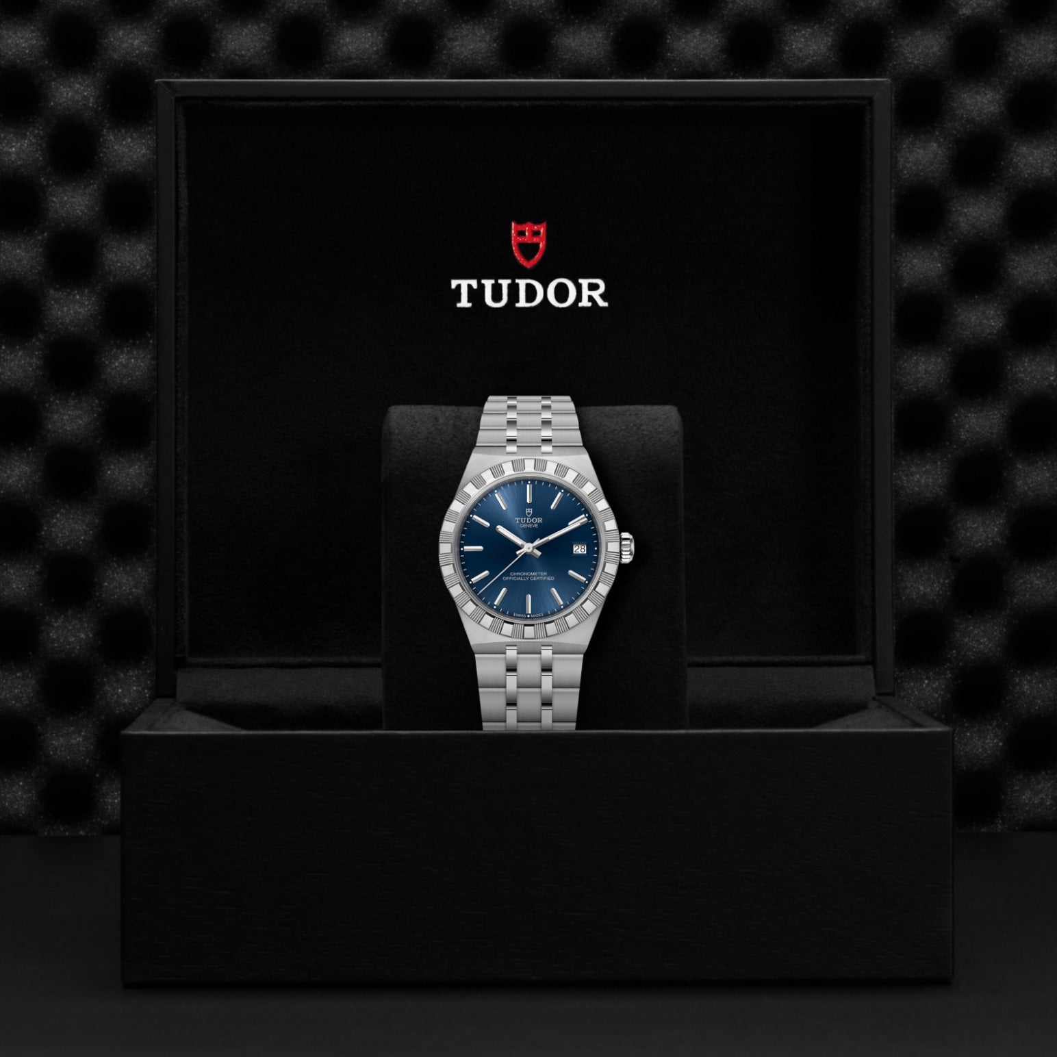 Video Thumbnail: Tudor 0102 4928 - Tudor Royal M2836c1a0-0102
