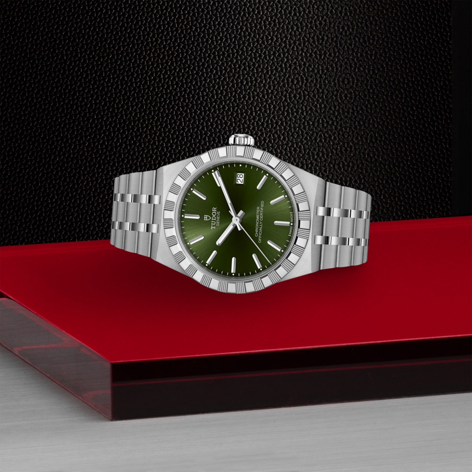 Video Thumbnail: Tudor 0103 4508 - Tudor Royal M2836c1a0-0103
