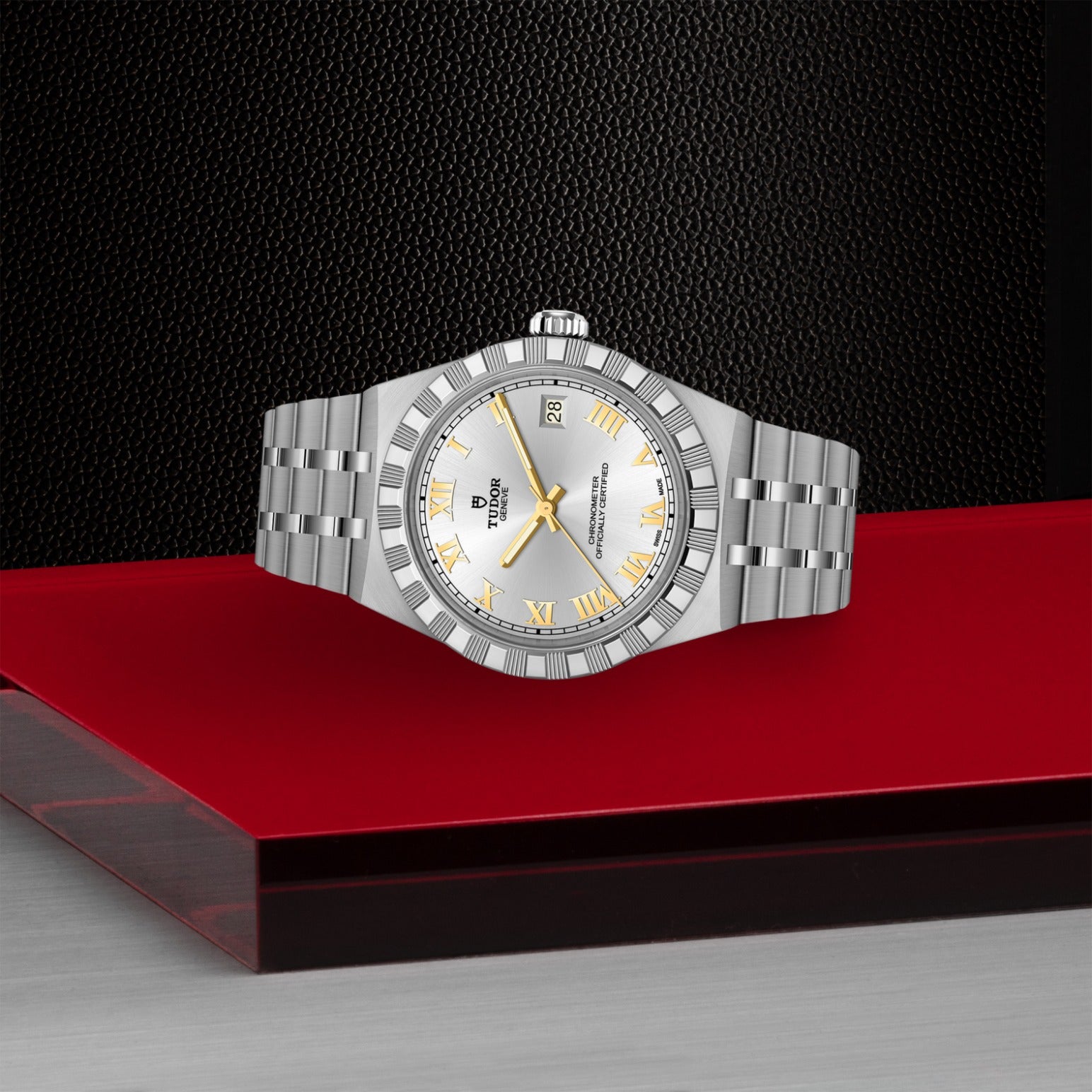 Video Thumbnail: Tudor 0104 - Tudor Royal M2836c1a0-0104