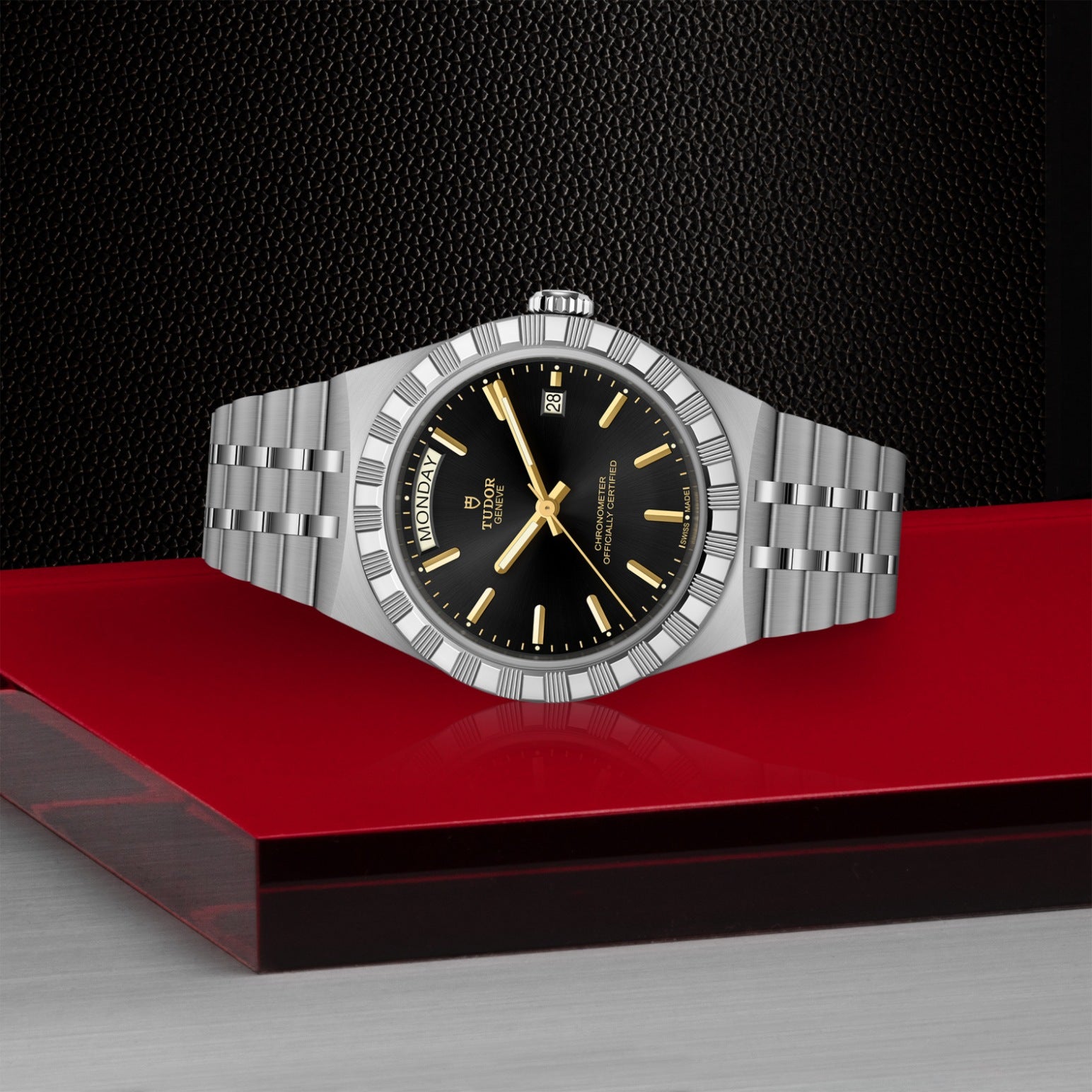 Video Thumbnail: Tudor 0001 - Tudor Royal M2840d1a0-0001