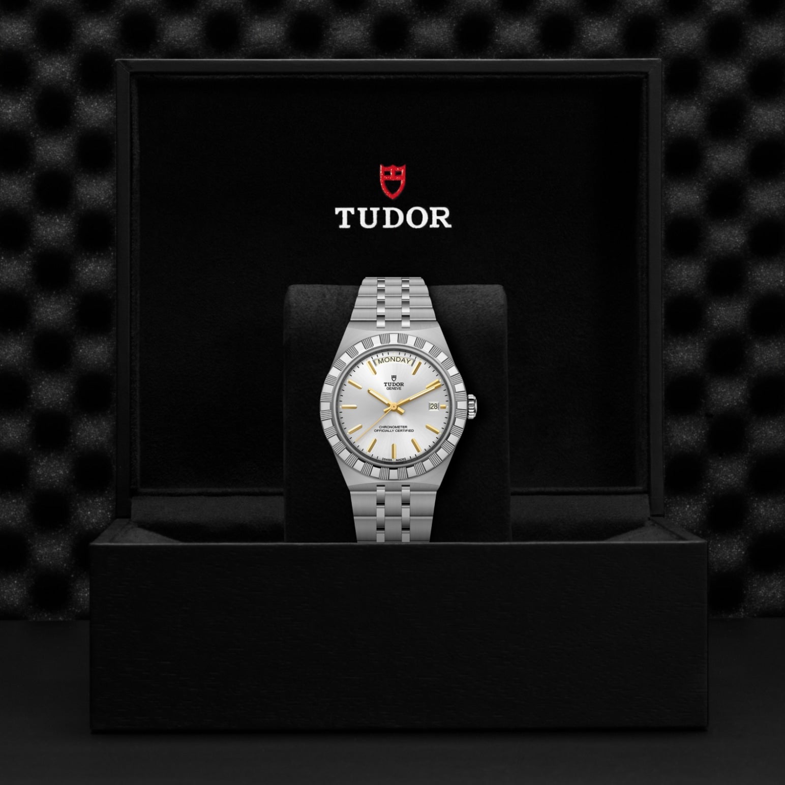 Video Thumbnail: Tudor 0004 - Tudor Royal M2840d1a0-0004