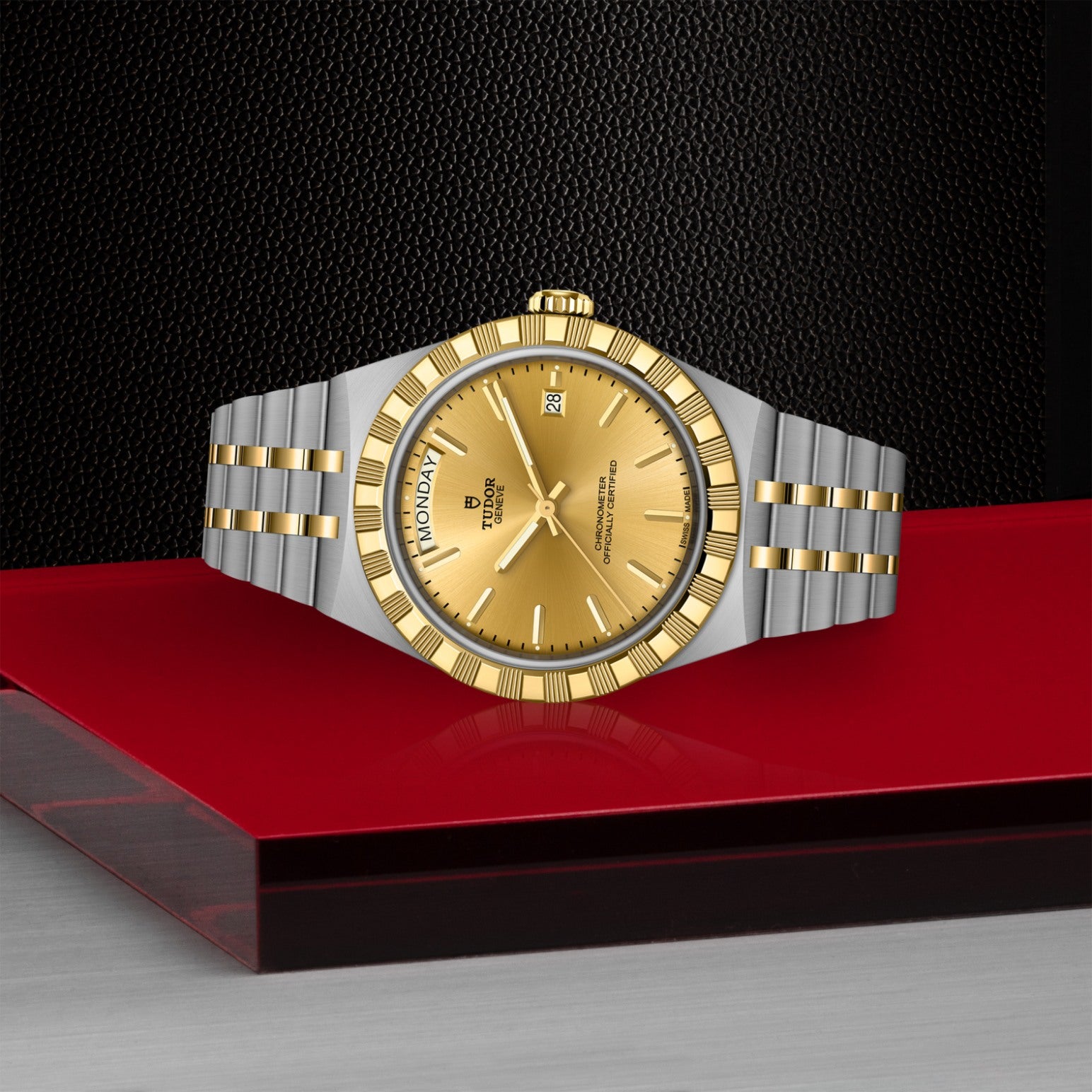 Video Thumbnail: Tudor 0002 - Tudor Royal M2840d1a3-0002